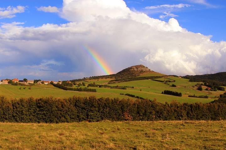 Lachamp-Raphaël et le suc de Montivernoux Lachamp-Raphaël et le suc de Montivernoux